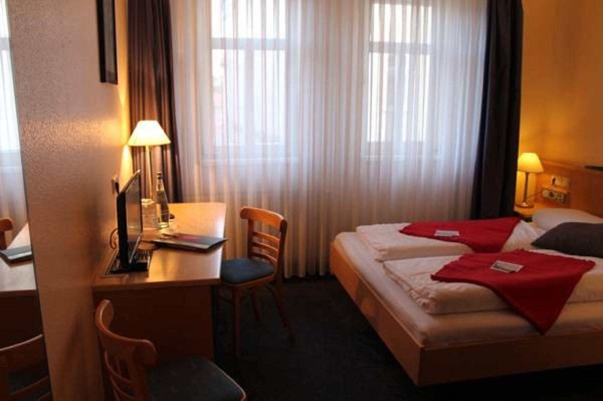 Hotel An Der Stadtmauer Mühlhausen Екстериор снимка